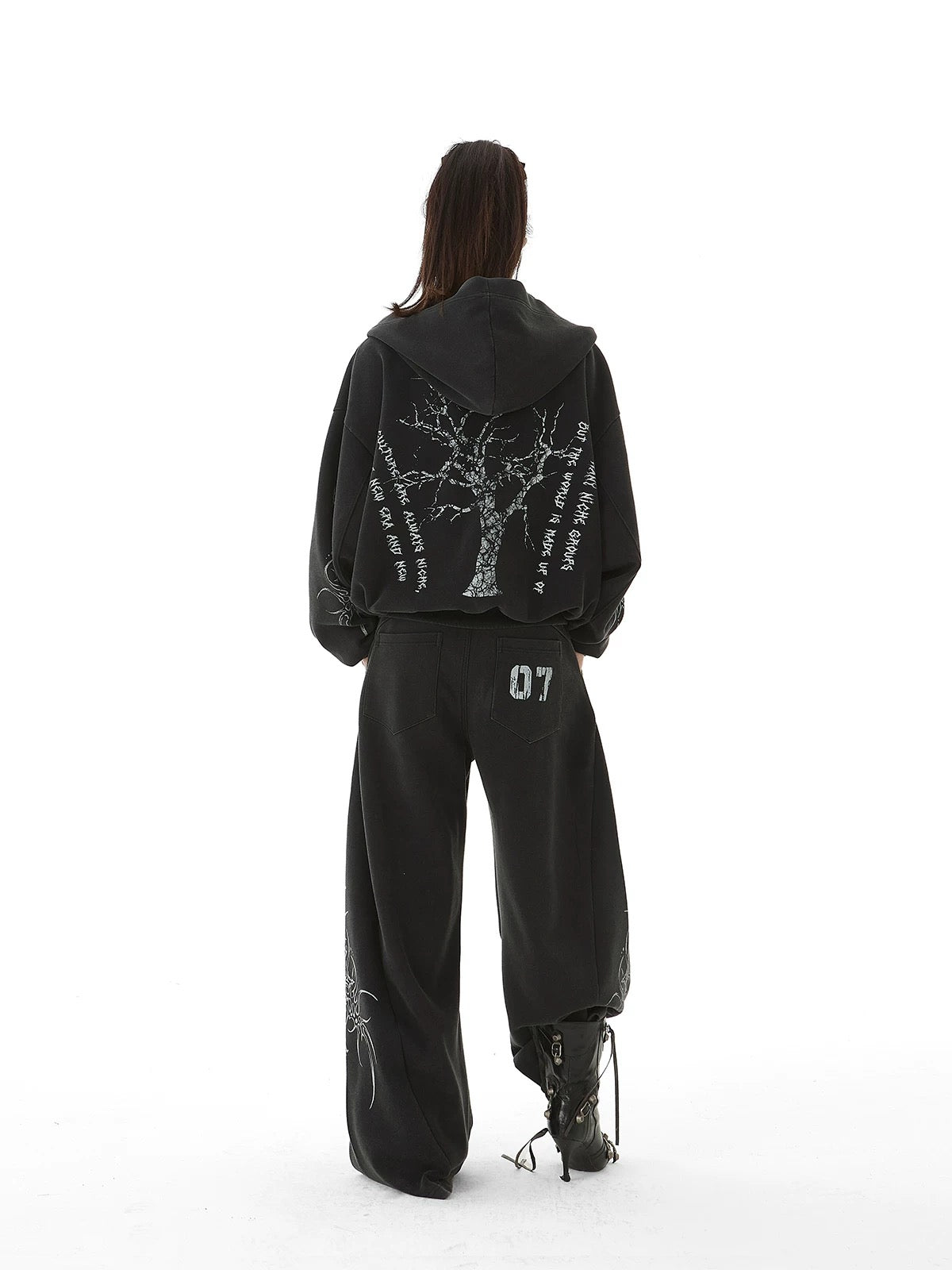 POISON TREE SWEATSUIT