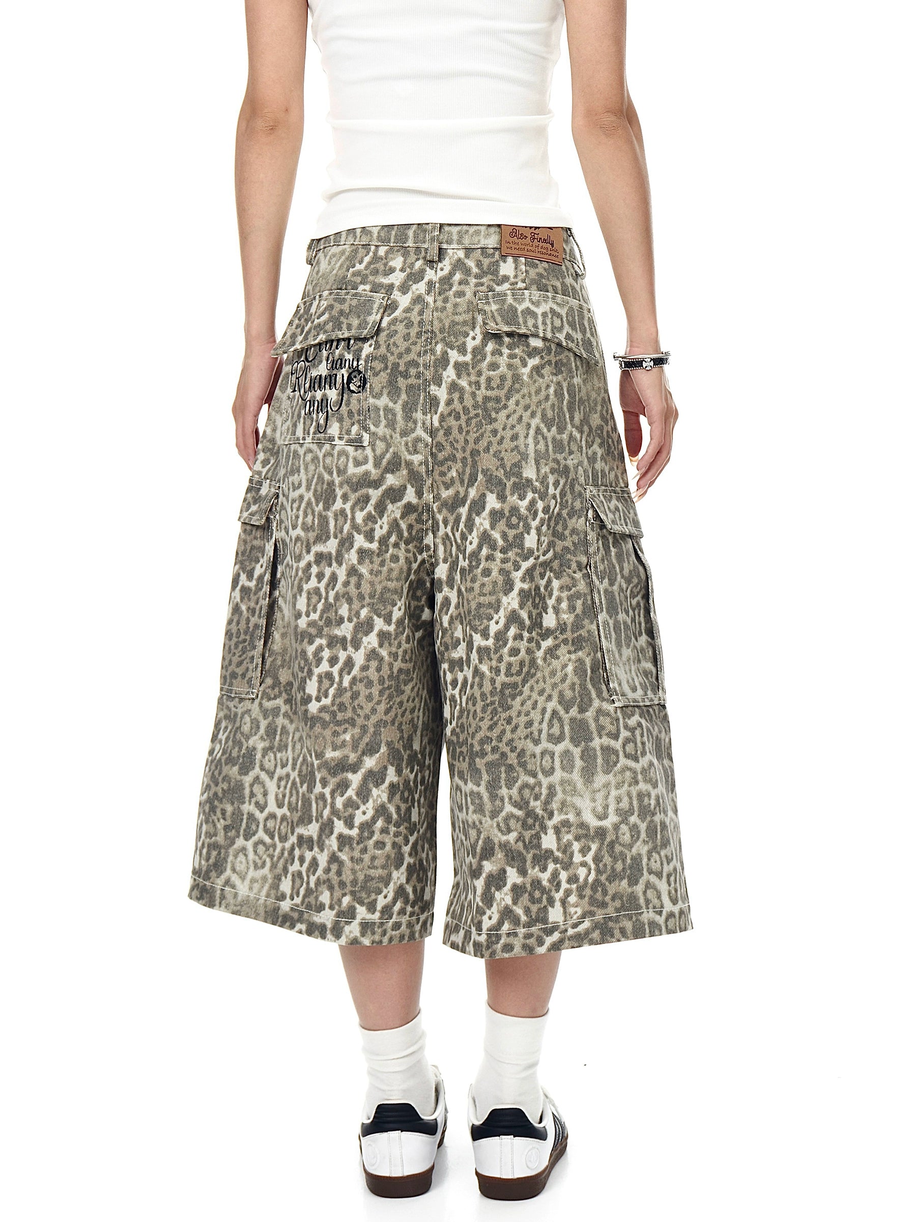BLACKLISTS BAGGY LEOPARD CARGO SHORTS