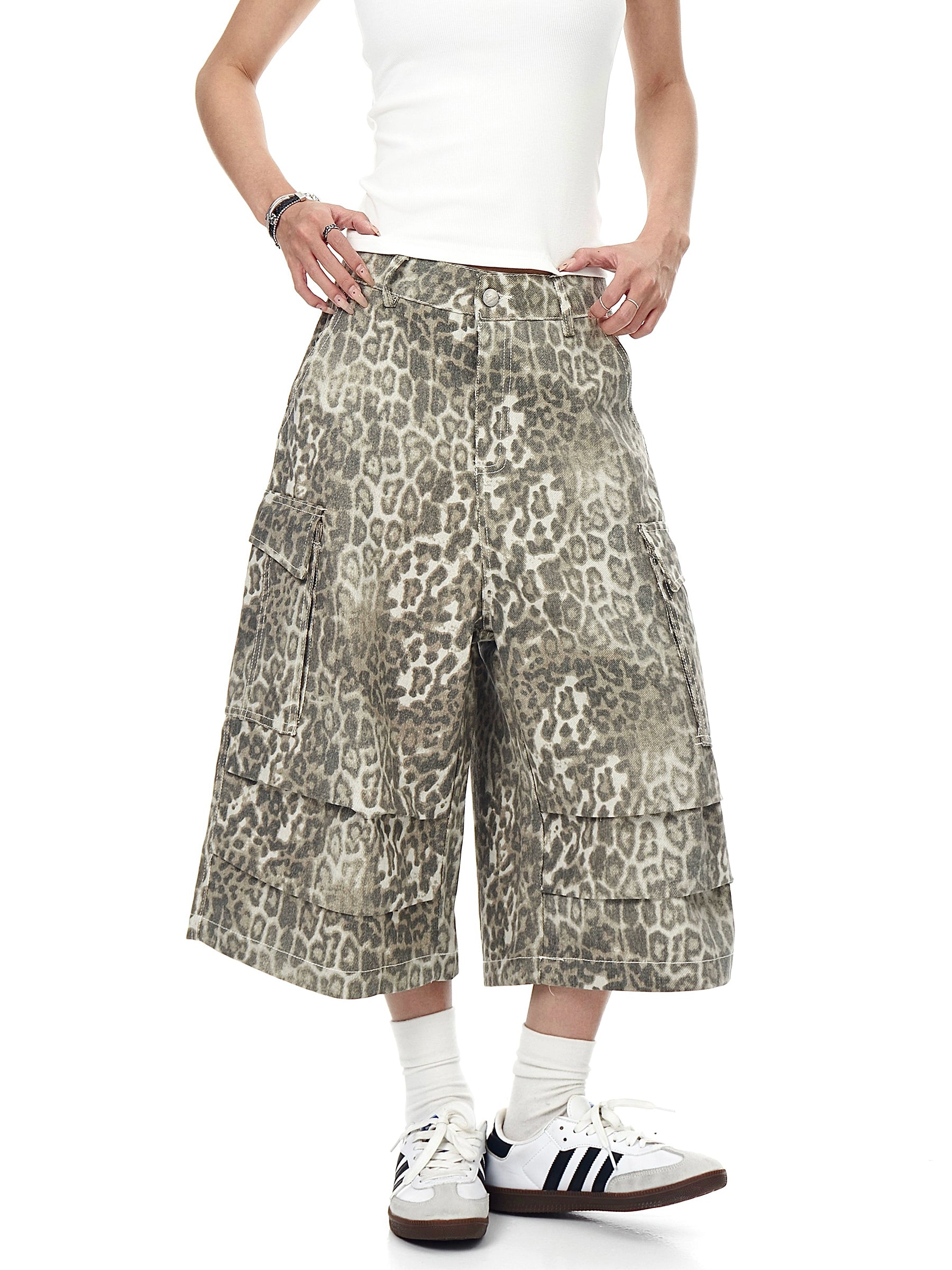 BLACKLISTS BAGGY LEOPARD CARGO SHORTS