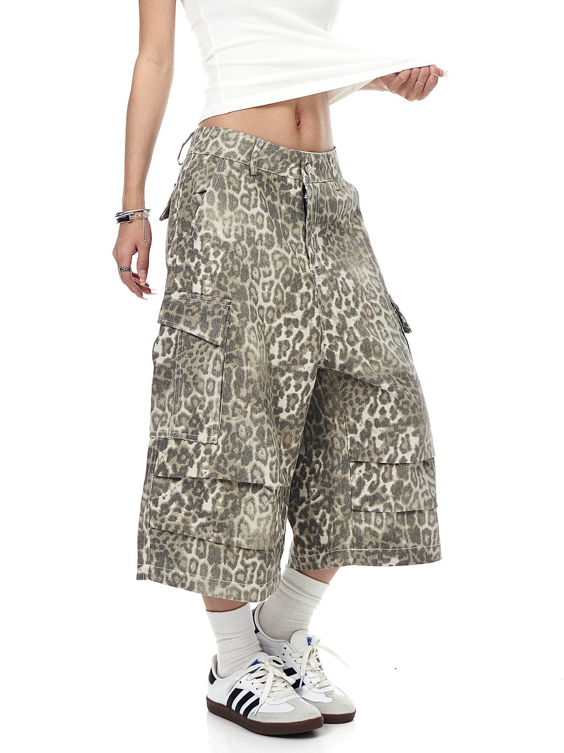 BLACKLISTS BAGGY LEOPARD CARGO SHORTS